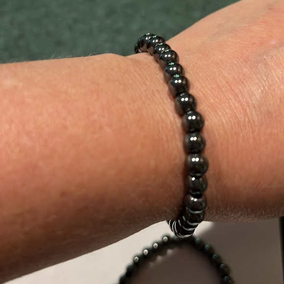 6mm Hematite (one) on stretch cord - Picture 2 of 3